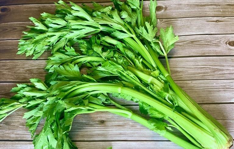 Chữa bệnh gout tại nhà bằng cần tây giúp làm giảm đau, viêm Chữa bệnh gout tại nhà bằng cần tây giúp làm giảm đau, viêm