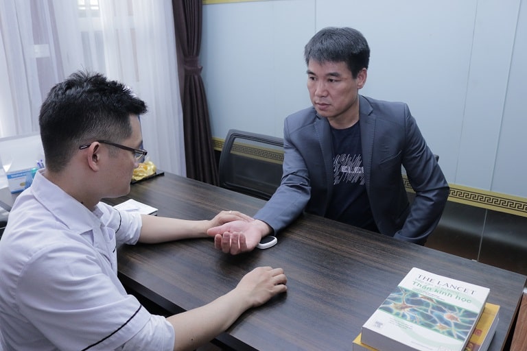 Anh Đỗ Quang Thủy đến thăm khám và điều trị Gout tại nhà thuốc