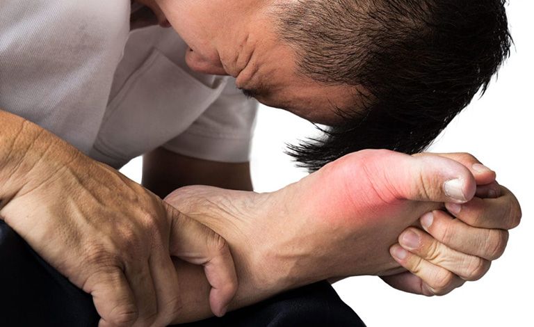 Cả đêm hôm đó tôi mất ngủ, phải gác chân cao lên mới ngủ được Cả đêm hôm đó tôi mất ngủ, phải gác chân cao lên mới ngủ được